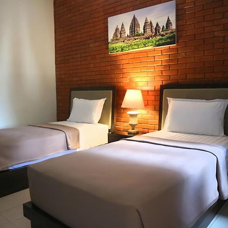 Omah Watu Homestay ジョグジャカルタ エクステリア 写真