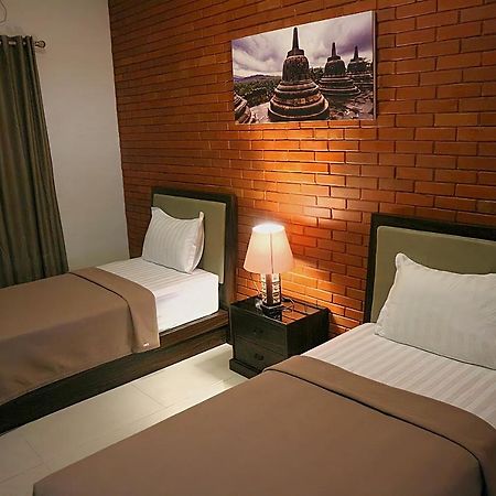 Omah Watu Homestay ジョグジャカルタ エクステリア 写真