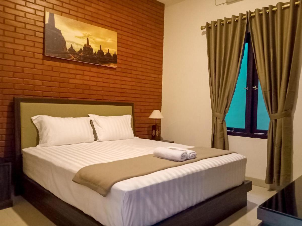 Omah Watu Homestay ジョグジャカルタ エクステリア 写真