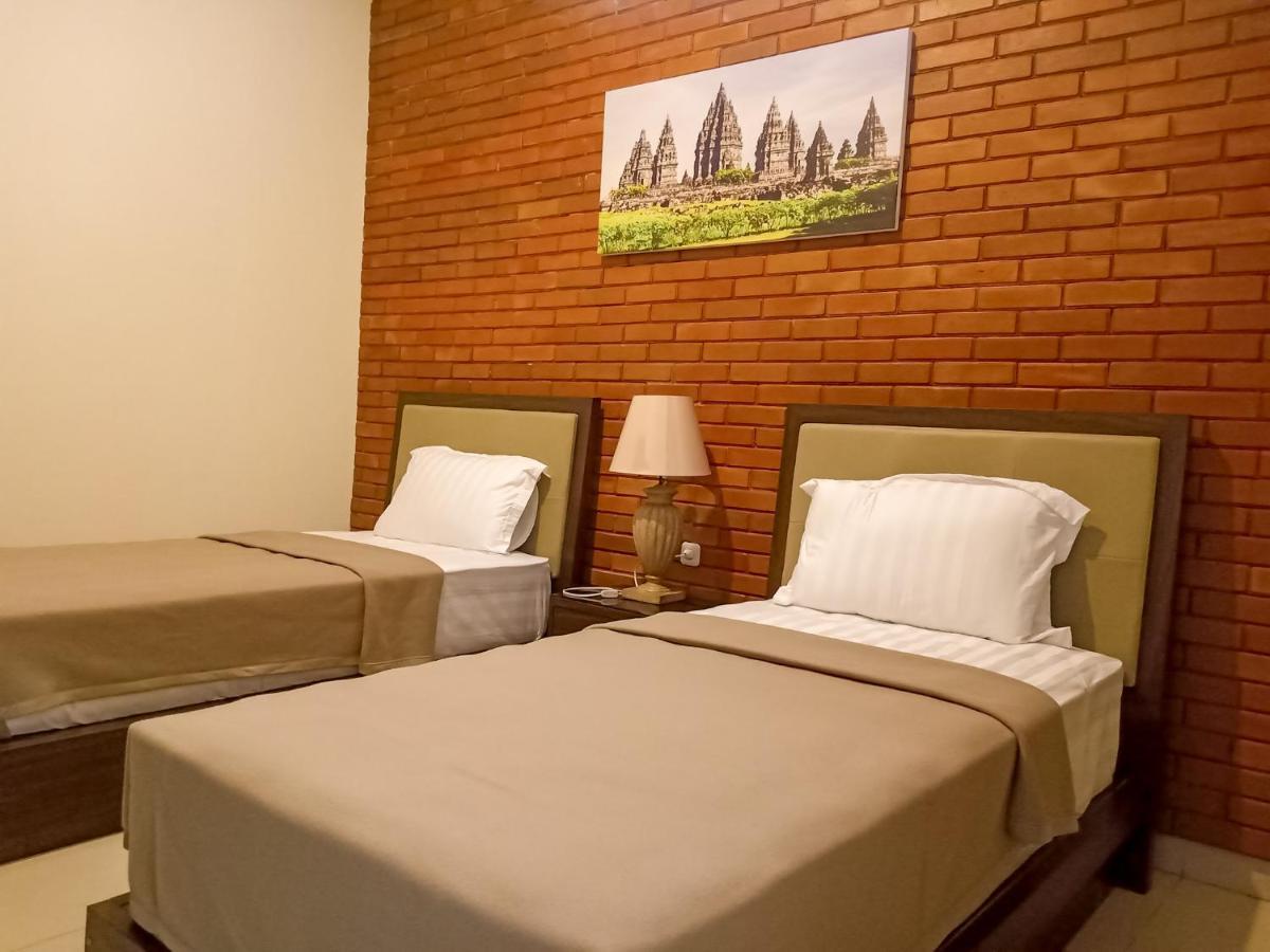 Omah Watu Homestay ジョグジャカルタ エクステリア 写真