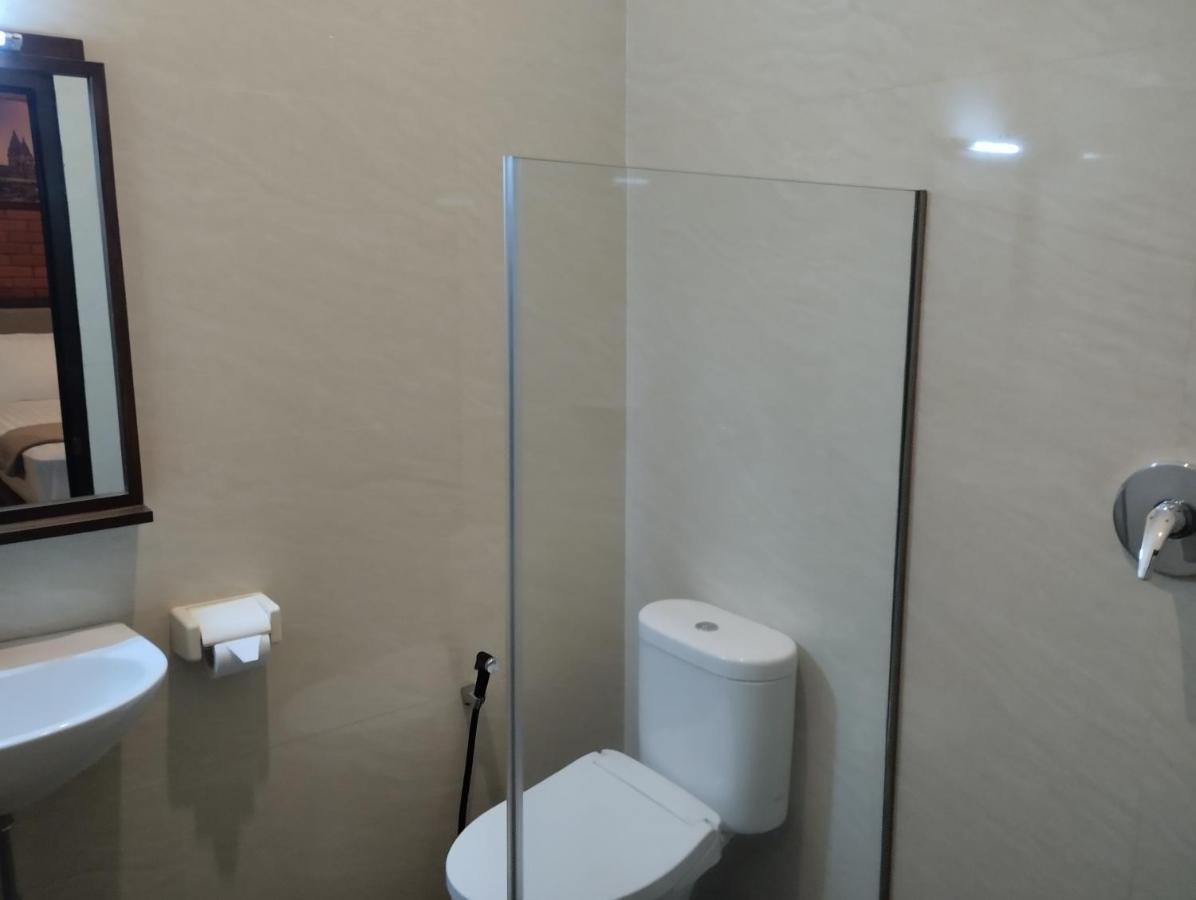 Omah Watu Homestay ジョグジャカルタ エクステリア 写真