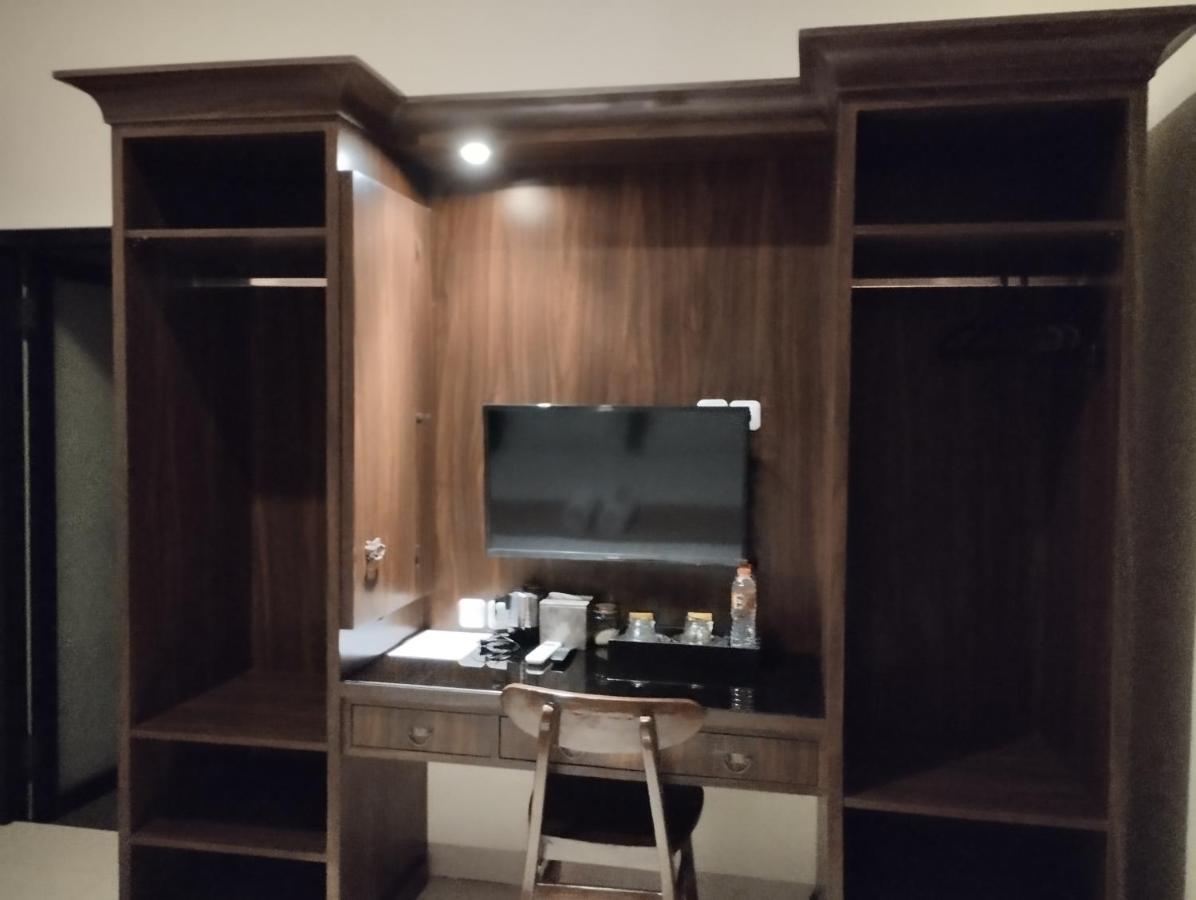 Omah Watu Homestay ジョグジャカルタ エクステリア 写真