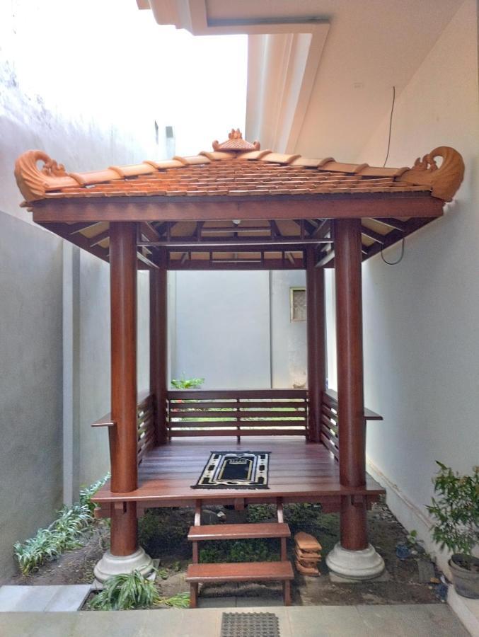 Omah Watu Homestay ジョグジャカルタ エクステリア 写真