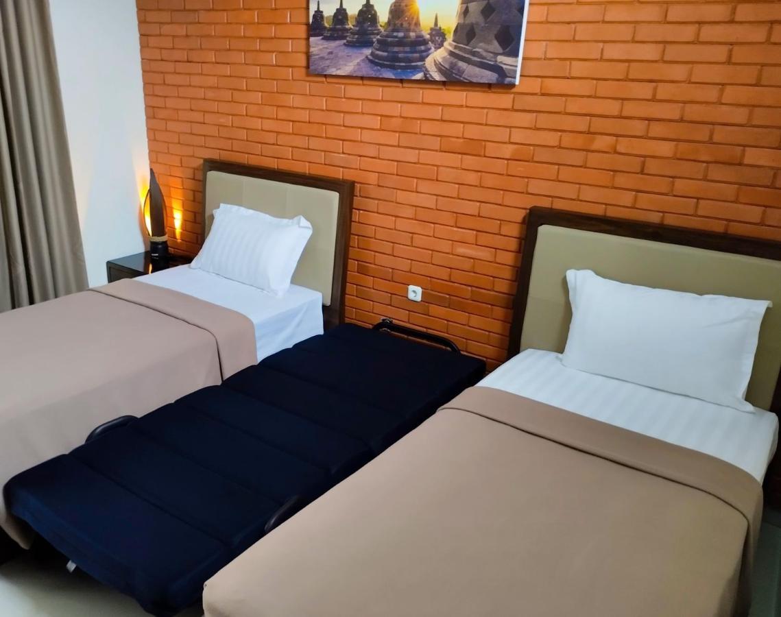 Omah Watu Homestay ジョグジャカルタ エクステリア 写真