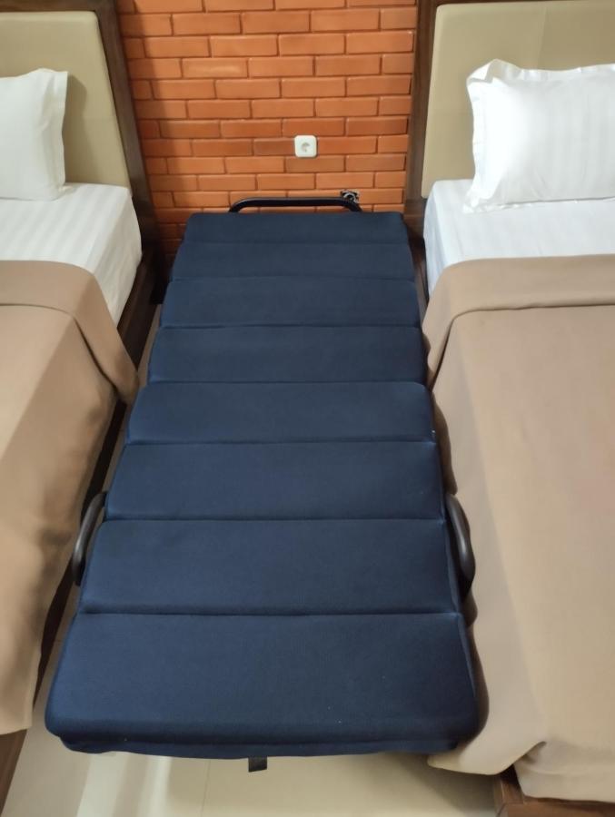 Omah Watu Homestay ジョグジャカルタ エクステリア 写真