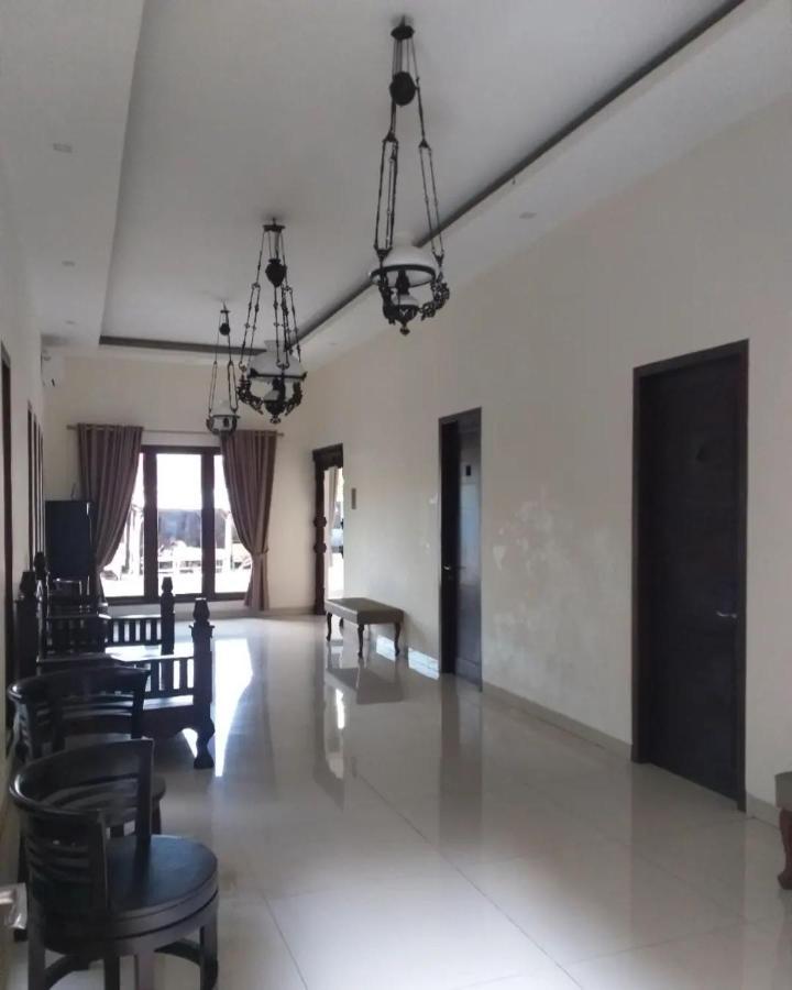 Omah Watu Homestay ジョグジャカルタ エクステリア 写真